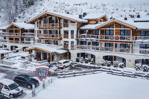 Avenida Mountain Lodges Saalbach Winter Outside